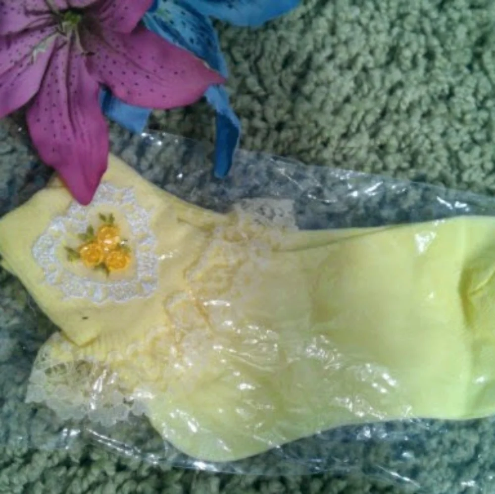 NEW GIRL ANKLE SOCKS SIZE LARGE IN 4 COLORS